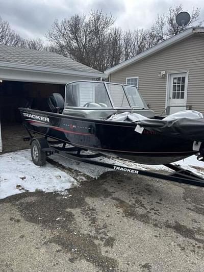 BOATZON | Tracker® Boats PRO GUIDE V16 60HP 2016 BOATZON | Tracker® Boats PRO GUIDE V16 60HP 2016