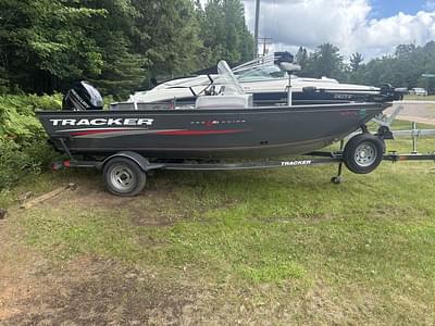 BOATZON | Tracker® Boats Pro Guide V16 SC 2018