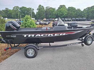 BOATZON | Tracker® Boats Pro Guide V16 SC 2025