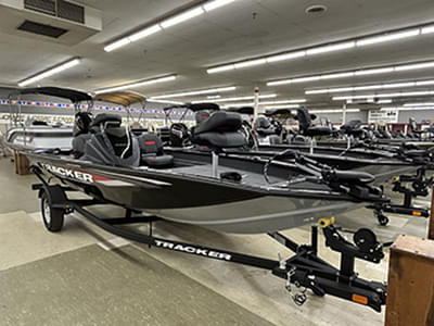 BOATZON | Tracker® Boats Pro Team 175 Crappie Edition 2025 BOATZON | Tracker® Boats Pro Team 175 Crappie Edition 2025