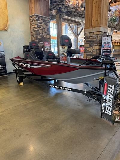 BOATZON | Tracker® Boats Pro Team 175 Crappie Edition 2025