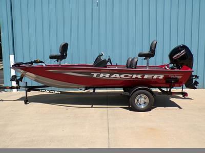 BOATZON | Tracker® Boats Pro Team 175 TF Crappie Edition 2025 BOATZON | Tracker® Boats Pro Team 175 TF Crappie Edition 2025