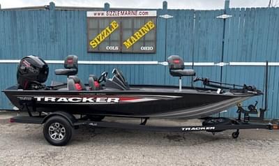 BOATZON | Tracker® Boats PRO Team 195 Tournament Ed 2026 BOATZON | Tracker® Boats PRO Team 195 Tournament Ed 2026