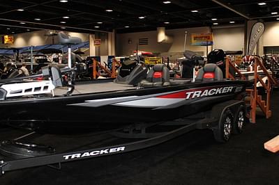 BOATZON | Tracker® Boats SAV 215 2025