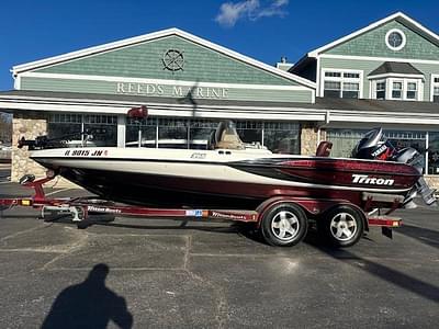 BOATZON | 2002 Triton 205DC