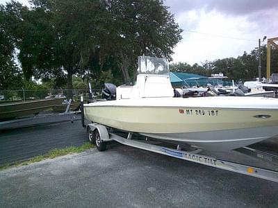BOATZON | 2015 Velocity 220 Bay