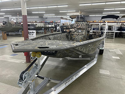 BOATZON | War Eagle 961 Blackhawk CC 2025