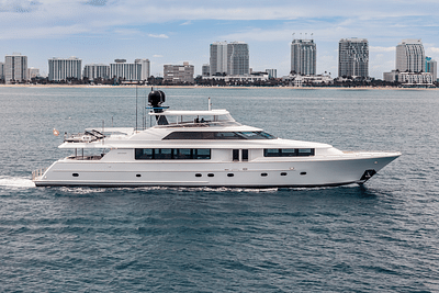 BOATZON | Westport MOTOR YACHT 2002