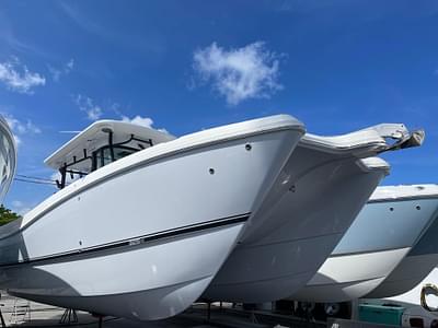 BOATZON | World Cat 325 CC 2024