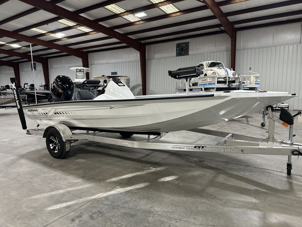 2025 Xpress H18C - Sold Boat