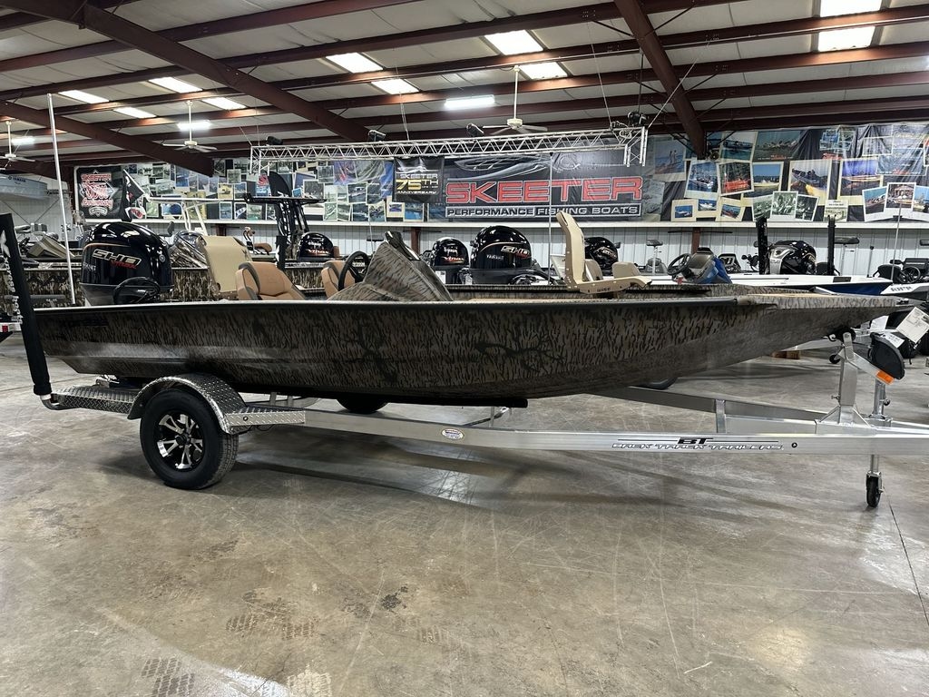 2025 Xpress H18C - Sold Boat