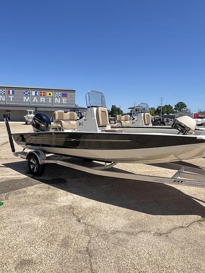 BOATZON | Xpress H20B HYPERLIFT BAY 2025
