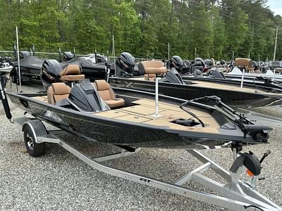 BOATZON | 2025 Xpress Hyper-Lift Bass Series BOATZON | 2025 Xpress Hyper-Lift Bass Series