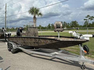 BOATZON | Xpress HyperLift Bay Series 210 BAY175 HP 2026
