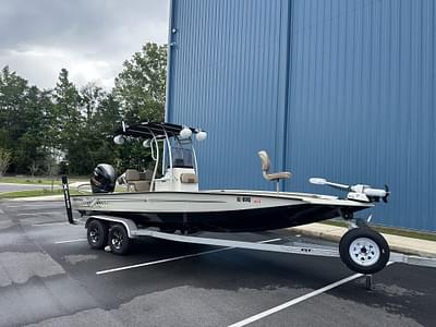 BOATZON | Xpress HyperLift Bay Series H22 BAY 2020