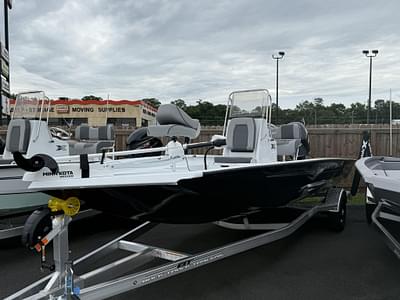 BOATZON | Xpress HyperLift Series H20B NEW CONSOLE 2025 BOATZON | Xpress HyperLift Series H20B NEW CONSOLE 2025