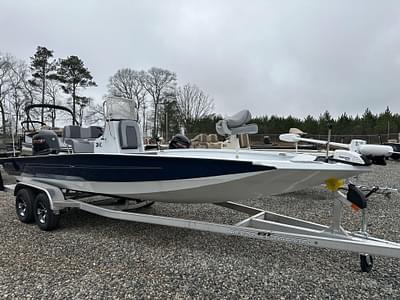 BOATZON | 2025 Xpress Hyper-Lift Series H22B