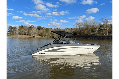 BOATZON | Yamaha 255XE 2025