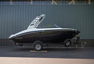 BOATZON | Yamaha Boats 195S 2023