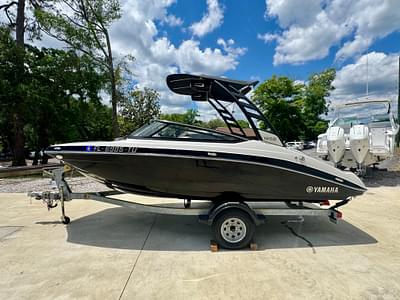 BOATZON | 2024 Yamaha Boats 195S