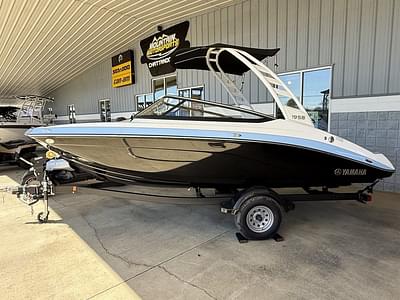 BOATZON | Yamaha Boats 195S 2025