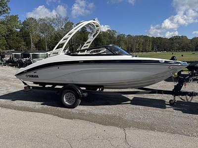 BOATZON | Yamaha Boats 195S 2025