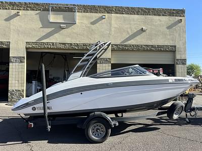 BOATZON | Yamaha Boats 195S 2025