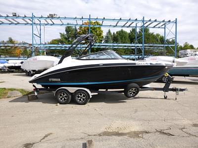 BOATZON | Yamaha Boats 212S 2021