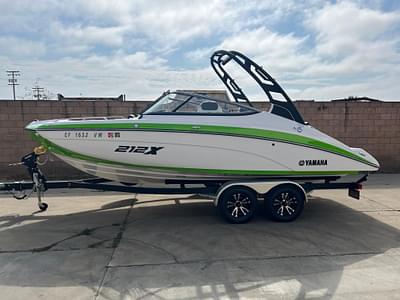 BOATZON | Yamaha Boats 212XE 2022