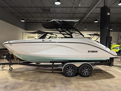 BOATZON | Yamaha Boats 222S 2025