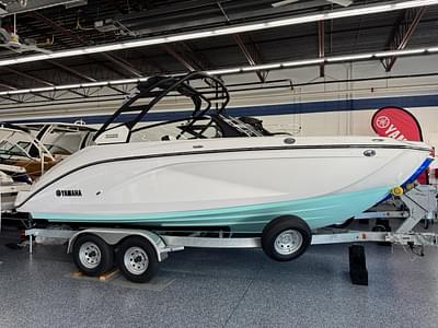 BOATZON | Yamaha Boats 222S 2025