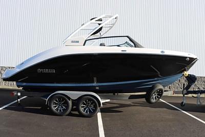 BOATZON | Yamaha Boats 222S 2025