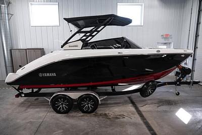 BOATZON | Yamaha Boats 222SD 2025