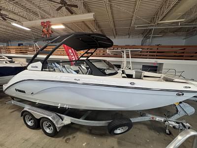 BOATZON | Yamaha Boats 222SE 2024