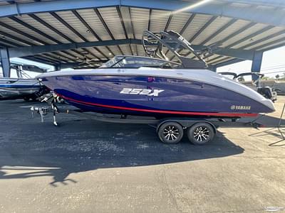 BOATZON | Yamaha Boats 252 XE 2025