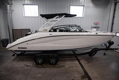 BOATZON | Yamaha Boats 252S 2025