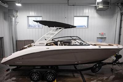 BOATZON | Yamaha Boats 252SD 2023