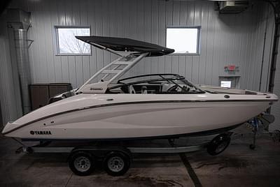 BOATZON | 2023 Yamaha Boats 252SD