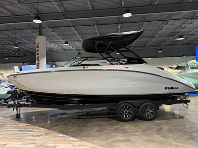 BOATZON | Yamaha Boats 252SE 2025
