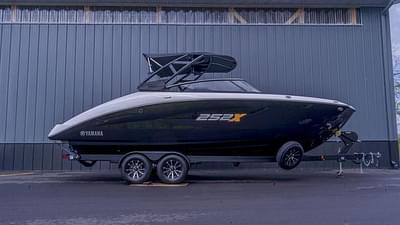 BOATZON | Yamaha Boats 252XE 2023