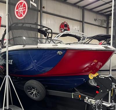 BOATZON | Yamaha Boats 252XE 2025