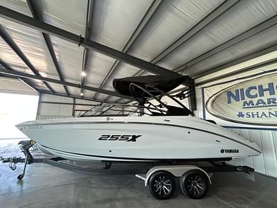 BOATZON | Yamaha Boats 255 X 2024