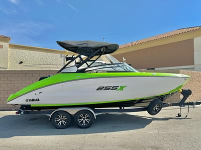 BOATZON | Yamaha Boats 255XE 2022