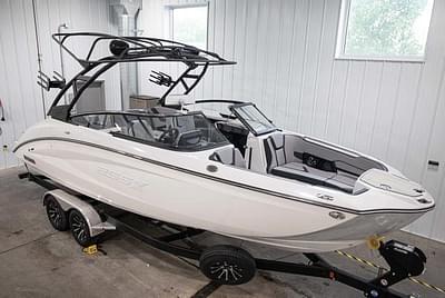 BOATZON | Yamaha Boats 255XE 2024