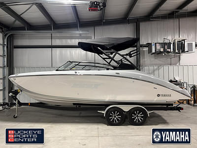 BOATZON | Yamaha Boats 255XE 2024