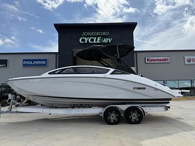 BOATZON | Yamaha Boats 275SE 2025