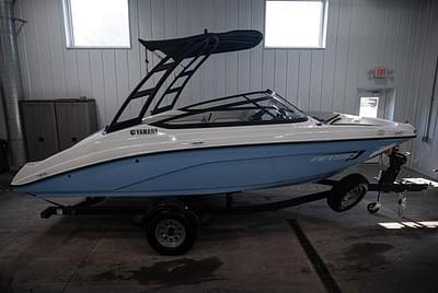 BOATZON | Yamaha Boats AR190 2025