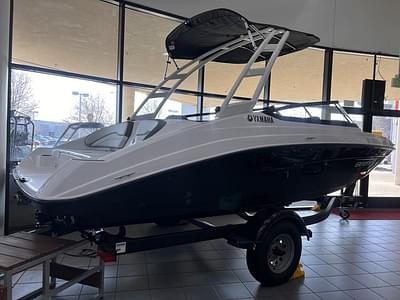 BOATZON | Yamaha Boats AR190 2025