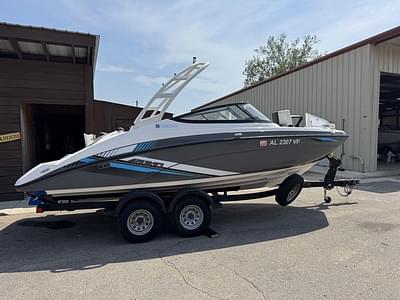 BOATZON | 2020 Yamaha Boats AR210