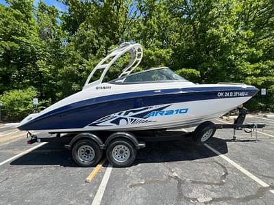 BOATZON | 2022 Yamaha Boats AR210